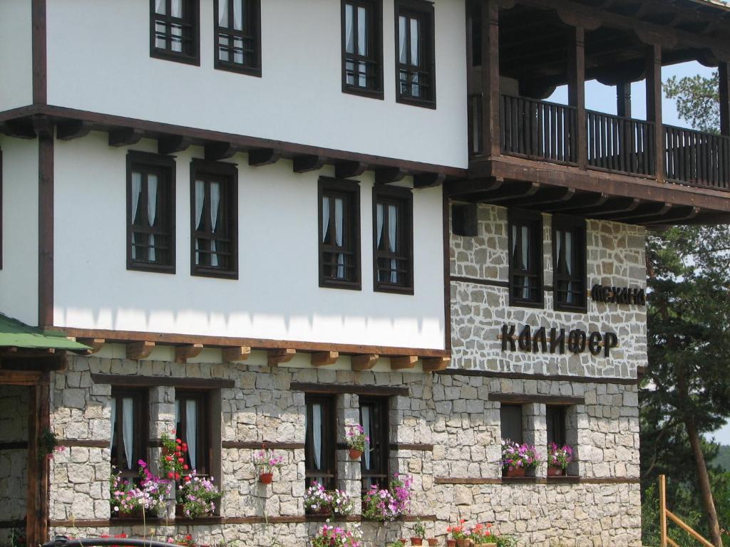 Family Hotel Kalifer Kalofer Eksteriør bilde